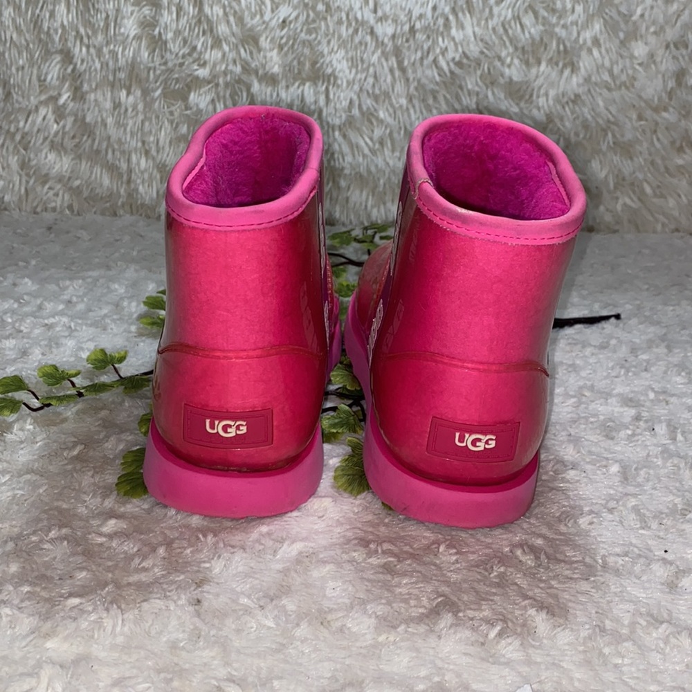 UGG Girls/Woman Boots - Picture 3 of 7